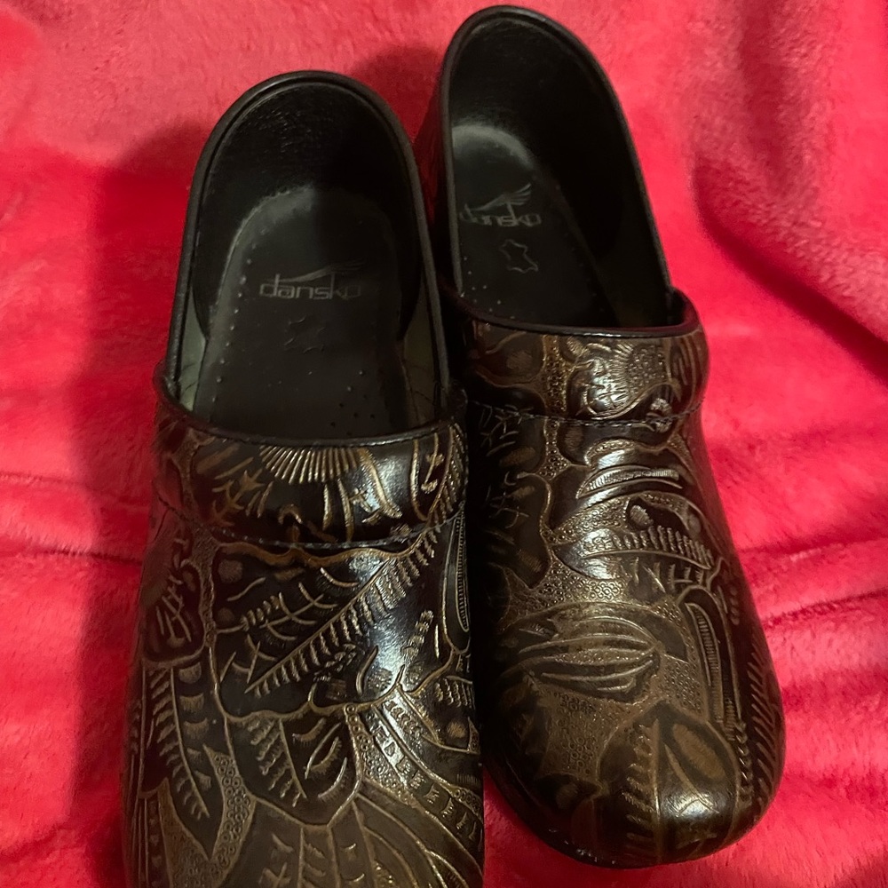 Womens size 39 Dansko Nursimg Wedges new without tags or box. Floral embossing,